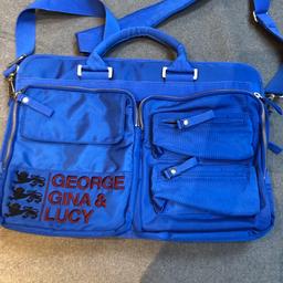 Biete eine blaue Laptop Tasche von George Gina & Lucy
