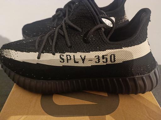 Buy & Sell South East London Tulse Hill - South East London - Photos for Yeezy Boost 350 V2 Core black white Oreo uk9