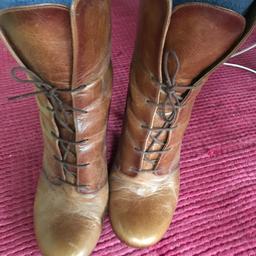 Really lovely real leather boots with 10 cm high heels. Real stunner! Made in Spain. Good condition, just need a resole on the heels.
I can’t wear them anymore due to ankle injury. Sad to see them go. Hope you will enjoy wearing them.