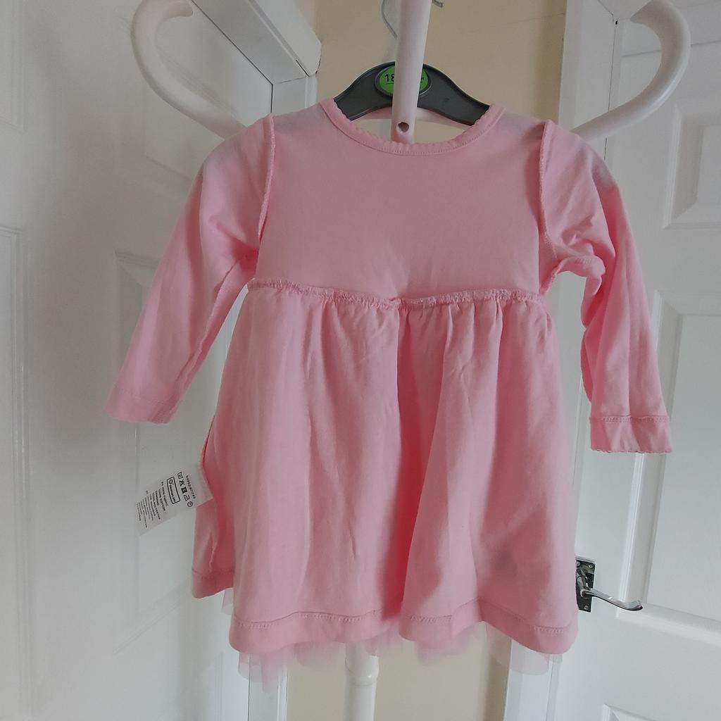 Dress "KappAhl"

Pale Pink Colour

 Good Condition

Actual size: cm

Length: 40 cm from shoulders

Length: 30 cm from armpit side

Shoulders width: 21 cm

Length sleeves: 26 cm

Volume hands: 19 cm

Breast volume: 50 cm- 54 cm

Waist volume: 50 cm – 60 cm

Hips volume: 60 cm – 70 cm (loose)

Length: 15 cm from shoulders before to waist

Length: 4 cm from armpit side before to waist

Age: Eur 74 cm, 9-12 Months

Main Fabric: 100 % Cotton

Trimming: 100 % Polyester

Made in China
