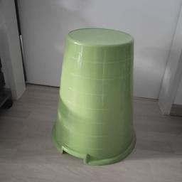 von Ikea
nutzbar als Hocker oder zum Verstauen von Dingen
runde Sitzfläche ca 24cm Durchmesser
Höhe ca 45cm
Belastbarkeit 100kg