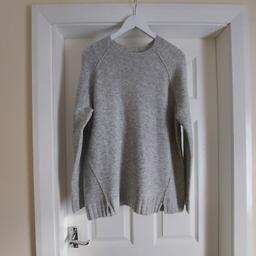 Sweater “ Farhi by Nicole Farhi“ 

With Alpaca 

Pale Grey Colour

 New With Tags

Actual size: cm and m

Length: 69 cm

Length: 45 cm from armpit side

Length sleeves: 74 cm from neck

Volume hands: 48 cm from neck

Breast volume: 1.07 m – 1.20 m

Volume waist: 1.05 m – 1.20 m

Volume hips: 1.06 m – 1.20 m

Size: L, 14 (UK) Eur 40

35 % Nylon
35 % Acrylic
20 % Wool
 7 % Alpaca
 3 % Elastane

Made in Cambodia