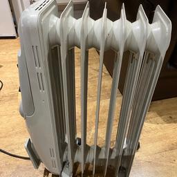 Igenix oil filled radiator. Looks good and works great.On wheels. Collection only from Bromsgrove B61