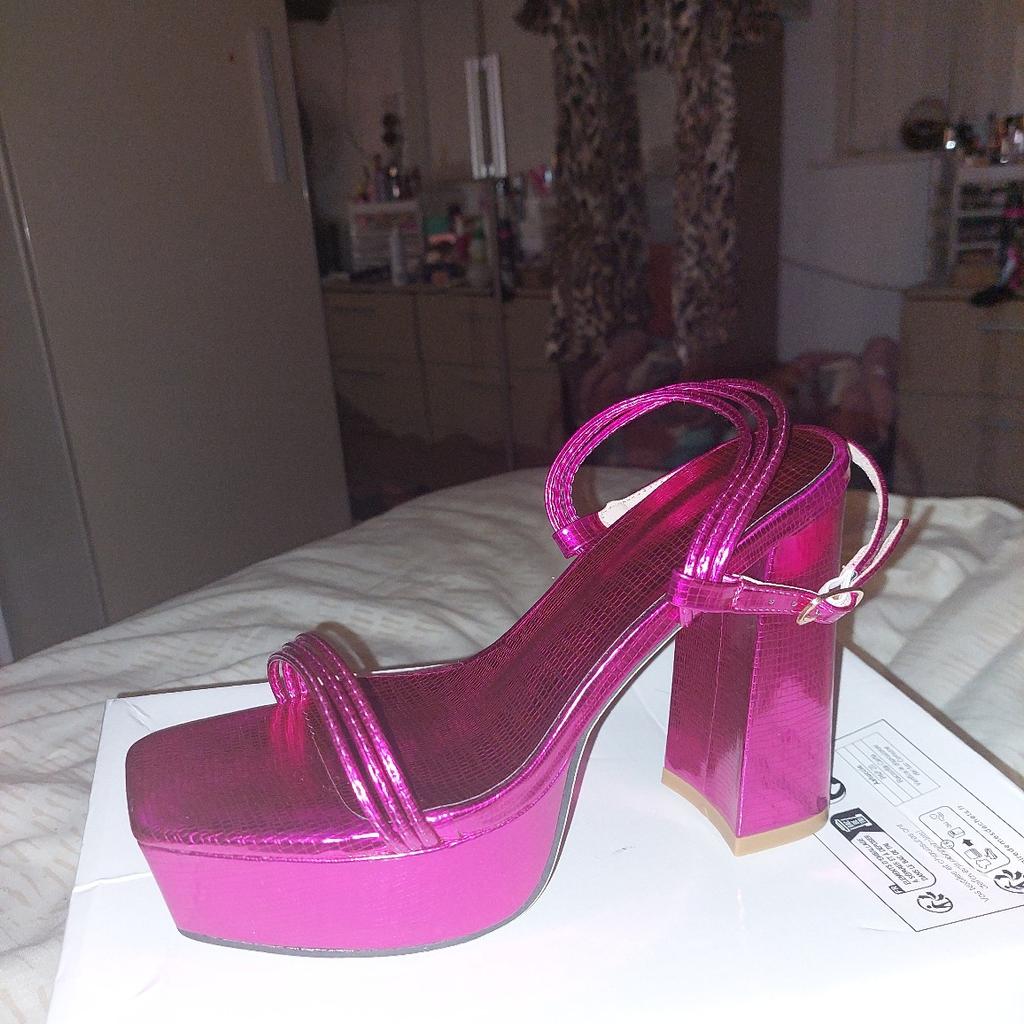 selling these fabulous pink metallic chunky heels from shien, paid £27 so selling for £20