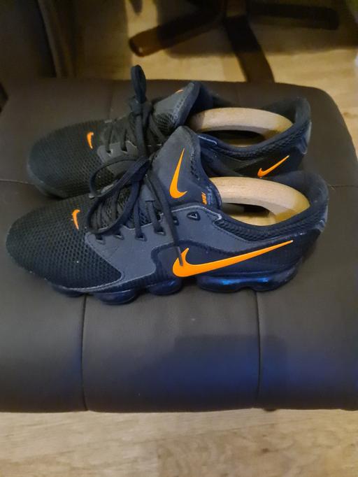 Buy & Sell East London Redbridge - Photos for NIKE VAPORMAX BLACK WITH ORANGE TIK