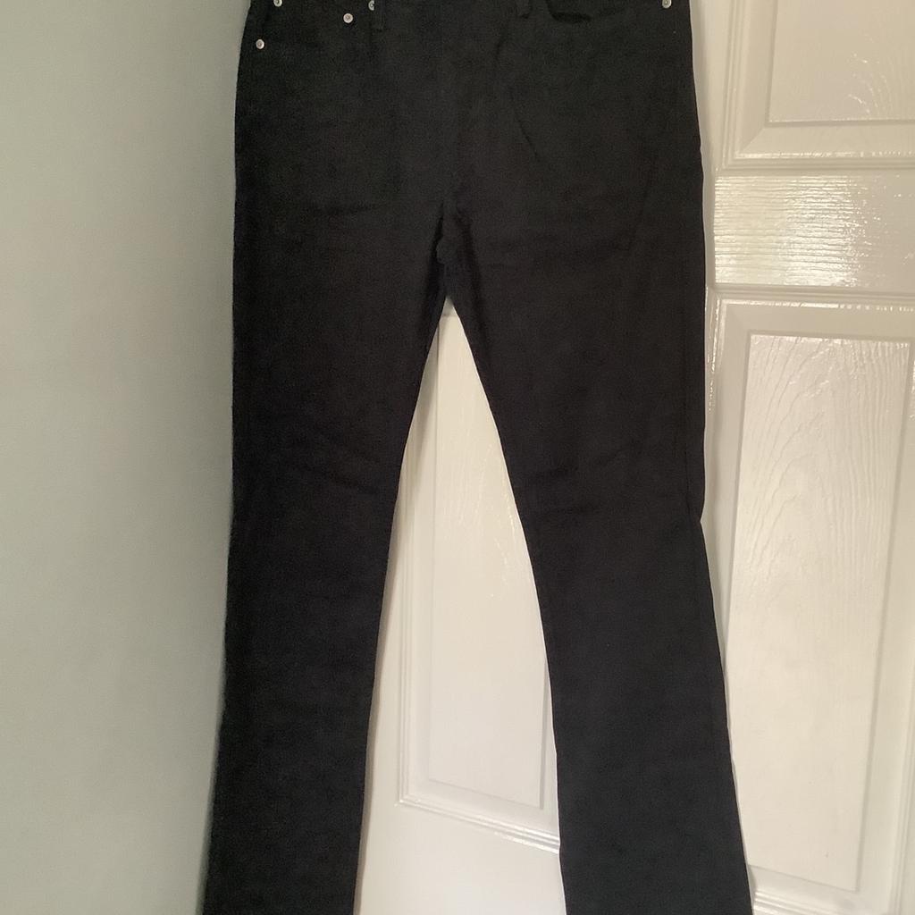 Mens Levi’s 511 slim jeans. Unwanted gift, never worn. Black, soft feel stretch. Size 34/34.