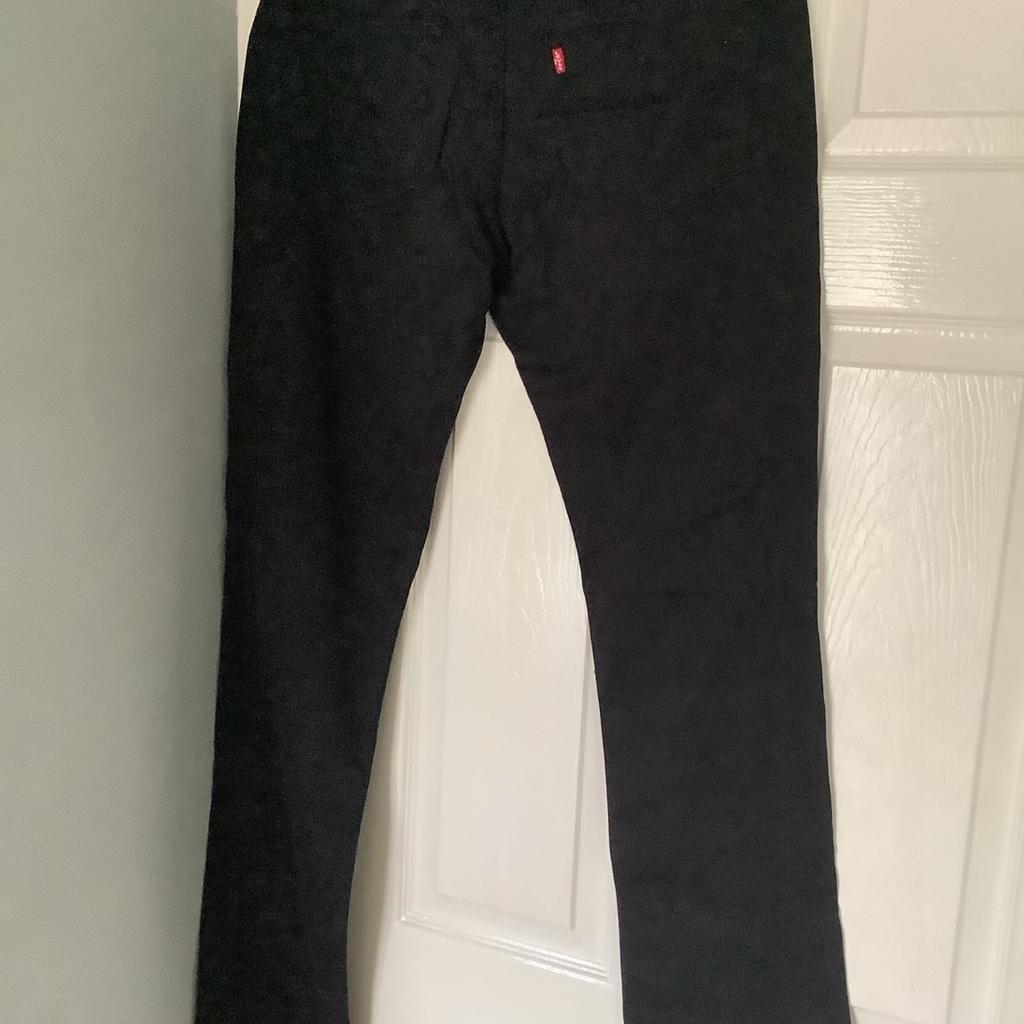 Mens Levi’s 511 slim jeans. Unwanted gift, never worn. Black, soft feel stretch. Size 34/34.