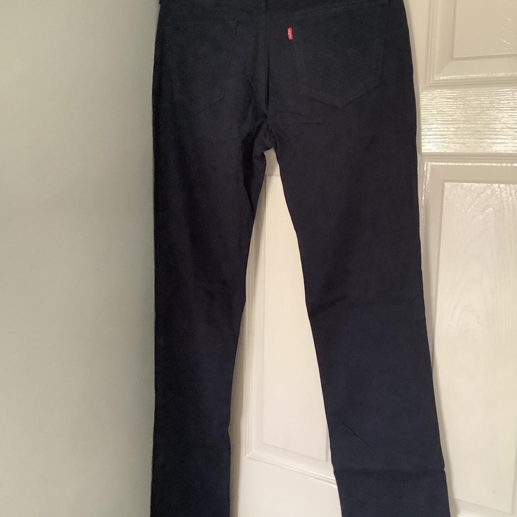 Mens Levi’s 511 slim jeans. Unwanted gift, never worn. Navy, soft feel stretch. Size 34/34.