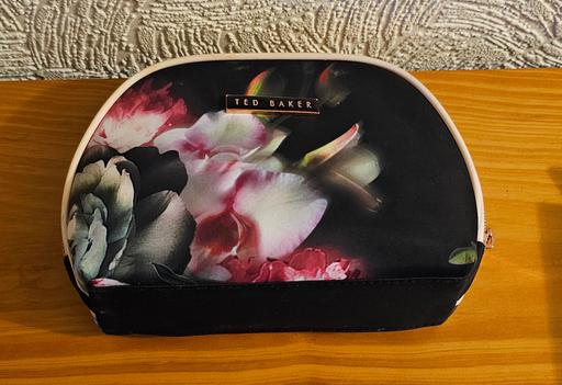 Buy & Sell Glasgow Hillington Park - Glasgow - Photos for Ted Baker Make-up Bag