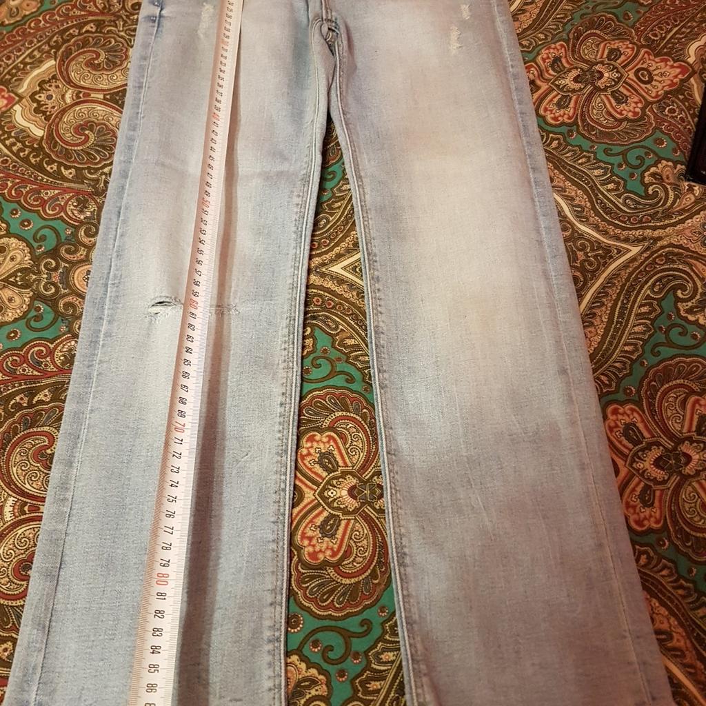 Pantaloni. /Jeans con strappi, firmati Stradivarius, colore azzurro, tg. 38/ 40 ( xs / s ), in cotone elasticizzato. Presenta un piccolo difetto, come da foto.
Guarda anche gli altri miei annunci e risparmia sulle spese di spedizione.
#Donna #ragazza #cotone #pantalone #jeans #corti #turchese #leggings #strappati #strappi #blu #azzurro #denim #pantalonidonna
