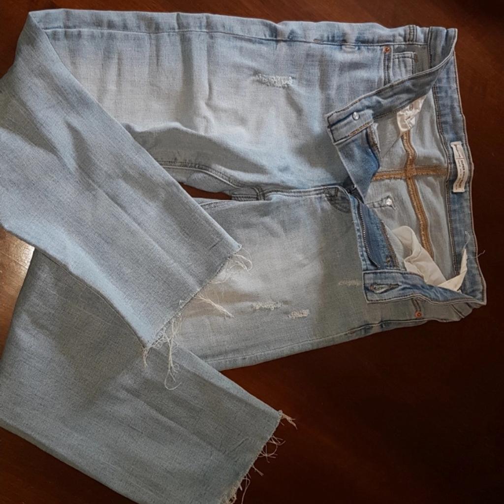 Pantaloni. /Jeans con strappi, firmati Stradivarius, colore azzurro, tg. 38/ 40 ( xs / s ), in cotone elasticizzato. Presenta un piccolo difetto, come da foto.
Guarda anche gli altri miei annunci e risparmia sulle spese di spedizione.
#Donna #ragazza #cotone #pantalone #jeans #corti #turchese #leggings #strappati #strappi #blu #azzurro #denim #pantalonidonna