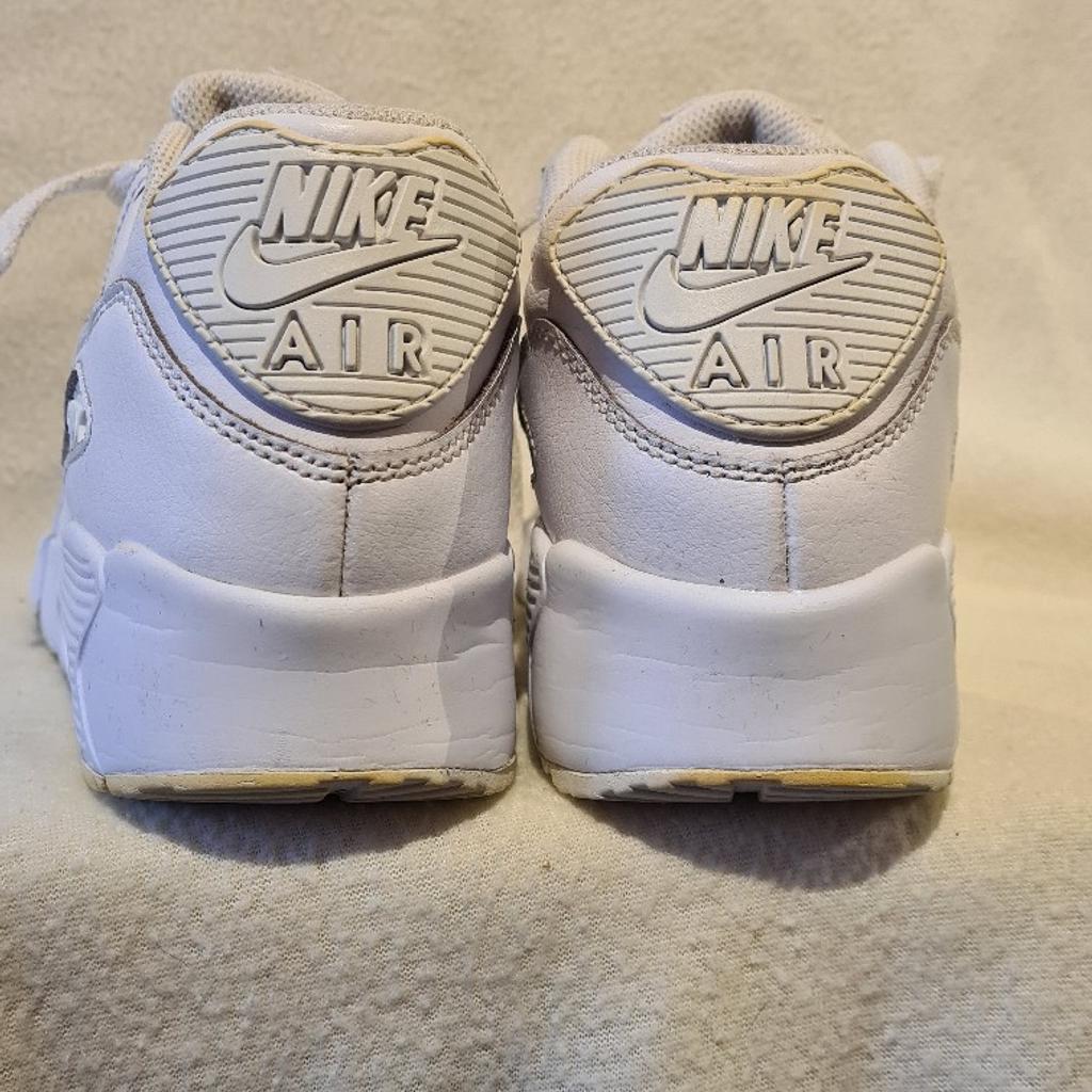 Nike Air Max 90 White Leather Trainers Size UK 5.5 833412-100 Very Good Condition. 1st 2c will buy. They have been meticulously cleaned and sterilised. See photos for condition size flaws materials etc. Listed on multiple sites so may end abruptly. Cash on collection or post at extra cost which is £4.85 Royal Mail 2nd class. I can offer free local delivery within five miles of my postcode. Any questions please ask and I will answer asap. I endeavour to despatch same working day where possible.