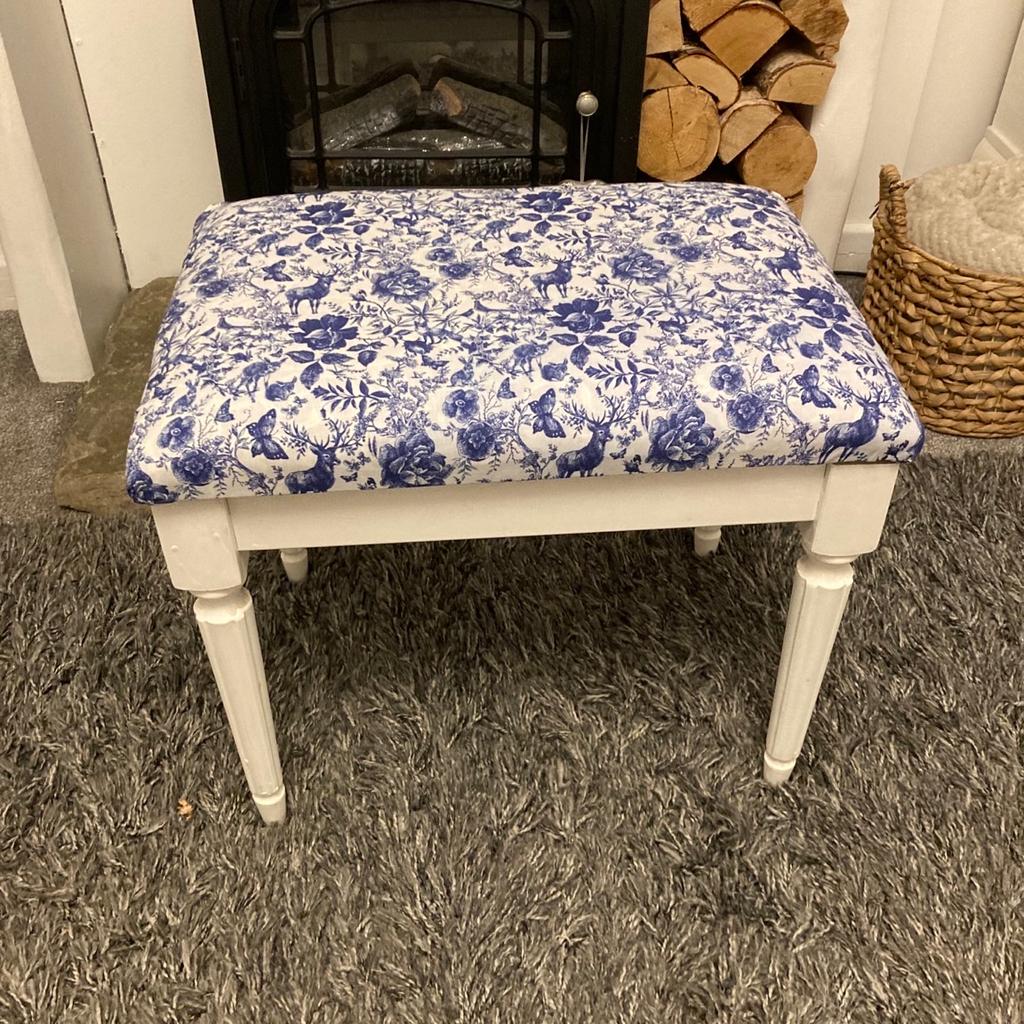 Lovely UpCycled Dressing Table Stool

Painted in Windsor White and then new navy/white stag fabric added to finish it off

Measures:
20” wide
14” deep
17” height

Collect M26 Radcliffe Manchester