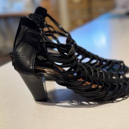 Damen Sandaletten Schuhe schwarz high heels Größe 37 abgetragen