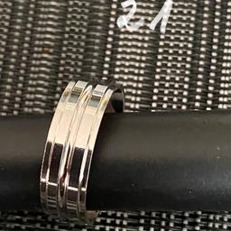 Verkaufe diesen schicken neuen Edelstahl Ring in Silber in der Größe 21