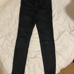 The Denim Edit
Size 12
High waisted with 3 buttons to fasten at the front
Material patches over the knees
Zips at both ankles
Skinny jeans
Stretchy material