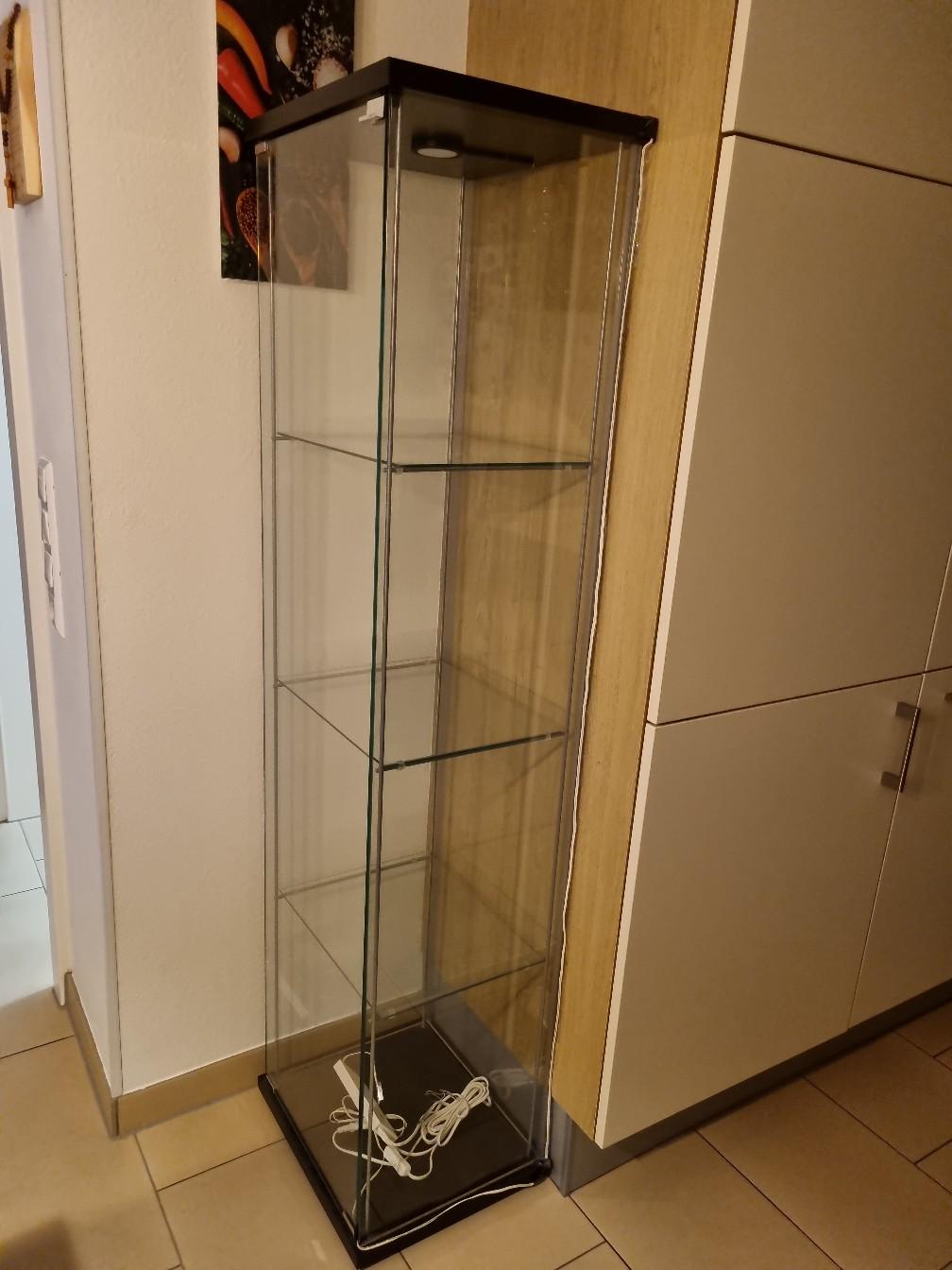 Verwunderlich Ikea Glasvitrine Mit Beleuchtung Bild