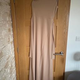• brand new dress, never been worn and still has the tag on 
• has a slit on one side of the dress
• colour: stone
• can post the dress, message for more details