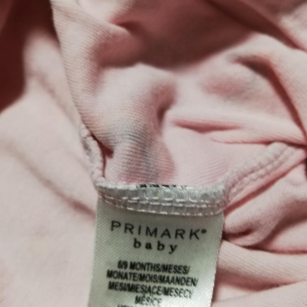 Hier ein schöner Mädchen Schlafanzug in Größe 74 von Primark in Rosa mit Regenbogen. Zustand sehr gut, Versand mit Deutsche Post Großbrief 1,60 €.