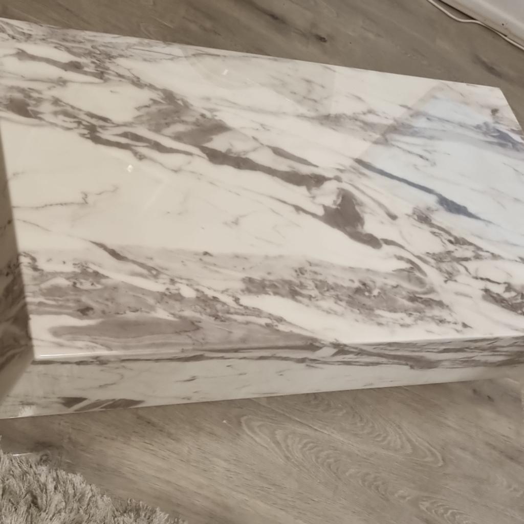 Marble coffee table. Very strong quality. Reluctant in selling but havent got space :( :(

EXTREMELY HEAVY, YOU WILL NEED 2 OR 3 PEOPLE TO CARRY THIS, I CANNOT HELP UNFORTUNATLY.

Measures:
Height: 35cm x width: 120cm x Depth: 60cm

very small damage nothing major
Collection LE5 1