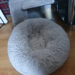 large very soft cat bed. can be used for a large puppy also. my cat just didn't like it