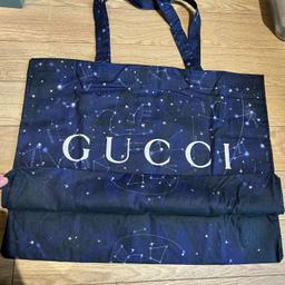 - This is a big cotton unlined shopping bag from the official Gucci website.

- Never used, completely new.
- A green welcome envelope from Gucci will also be included!
- Size: 58 * 28 (without handle) * 18cm, measure by hand, made of cotton, unlined.
- The strap diameter is about 28cm, can be used as a shoulder bag.