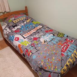 Boys graffiti pattern duvet cover and pillowcase and fitted sheet Double sided.