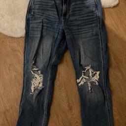 Jeanshose von Hollister in Größe 7R mit Löchern an den Knien