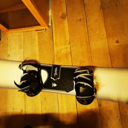 Snowboard Burton inkl. Bindung, guter Zustand, nur je 1 Woche pro Jahr in Gebrauch gehabt, passende Schuhe in Größe 38/39 sind separat zu haben, siehe weitere Anzeige