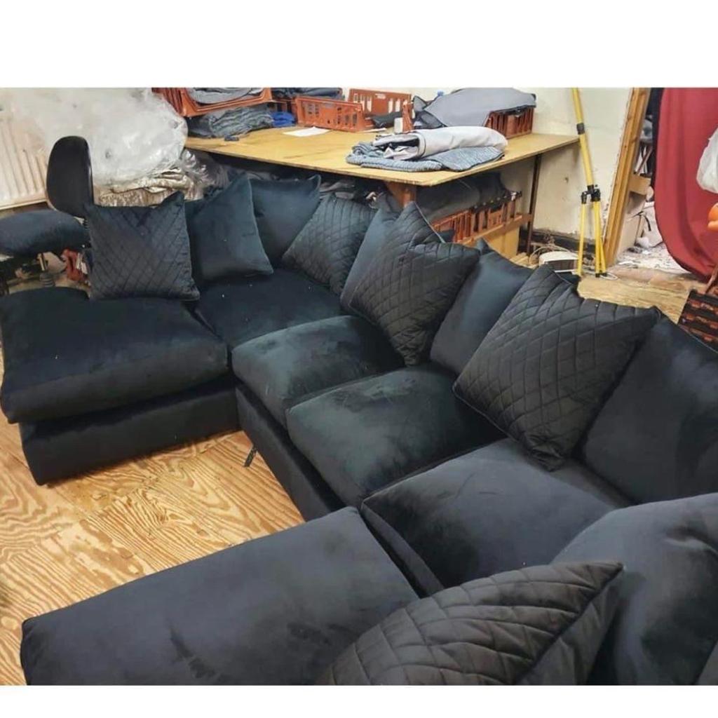 BRNAD NEW CUSTOMISE SOFA !!
Brand new luxury sofa customise sofa available in stock !