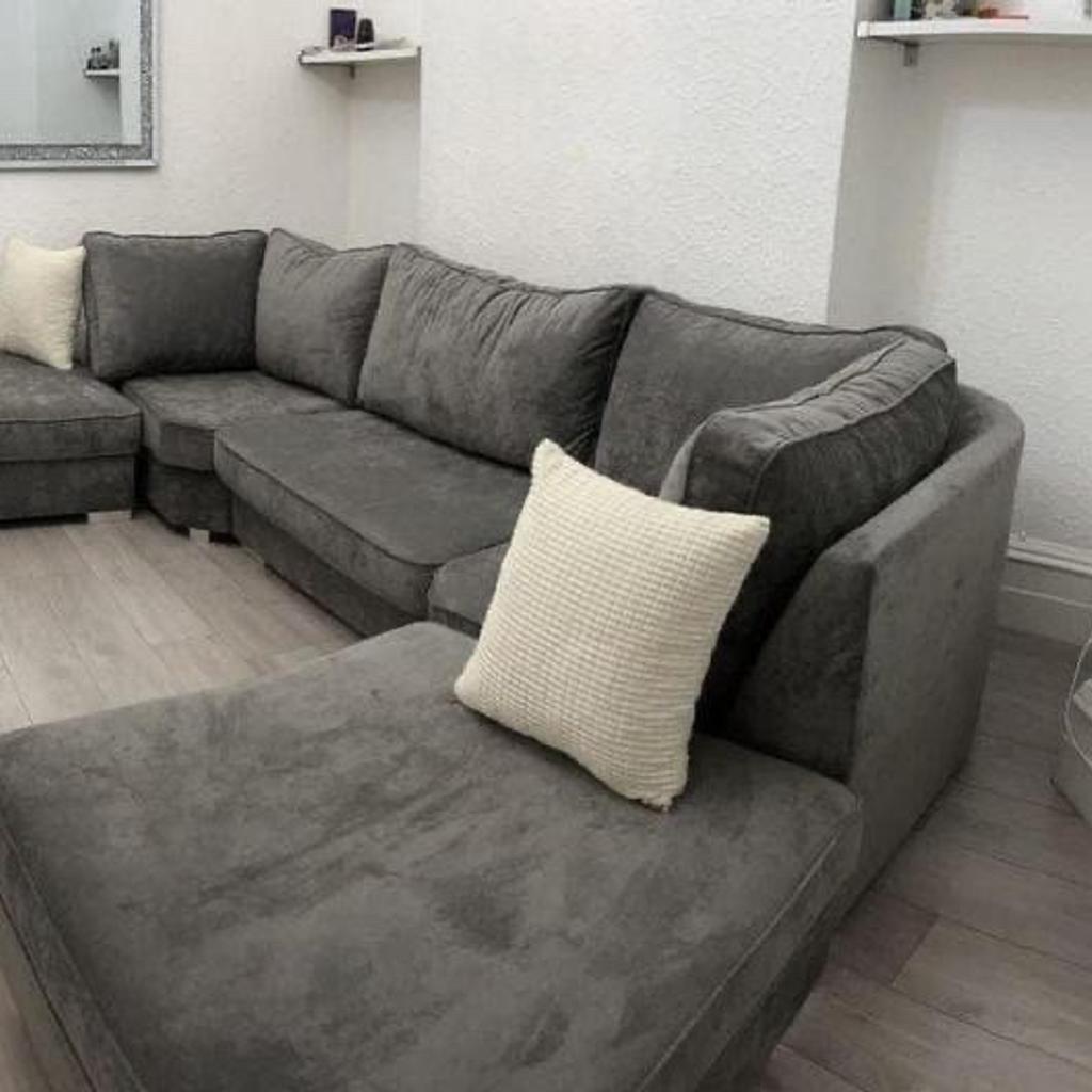 BRNAD NEW CUSTOMISE SOFA !!
Brand new luxury sofa customise sofa available in stock !
