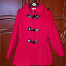 Debenhams Bluezoo Girls red coat in very good condition. Not worn much.
Size - Age 10 years.
Sorry no returns accepted.
From Smoke and pet free home.
Feel free to message anytime.
Thanks for Looking!