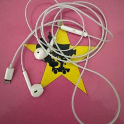 Apple EarPods mit Lightning Anschluss.
Privatverkauf Keine Garantie keine Rücknahme.
Nur Abholung oder Übernahme der Versandkosten.