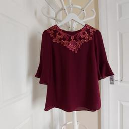 Blouse "Oasis"

Burgundy Colour

 Good Condition

Actual size: cm

Length: 60 cm

Length: 37 cm from armpit side

Shoulder width: 37 cm

Length sleeves: 34 cm

Volume hands: 36 cm

Volume chest: 89 cm - 90 cm

Volume waist: 93 cm – 95 cm

Volume hips: 98 cm – 99 cm

Size: 12 (UK) Eur 38

Main: 100 % Polyester

Trim: 100 % Polyester

Made in China