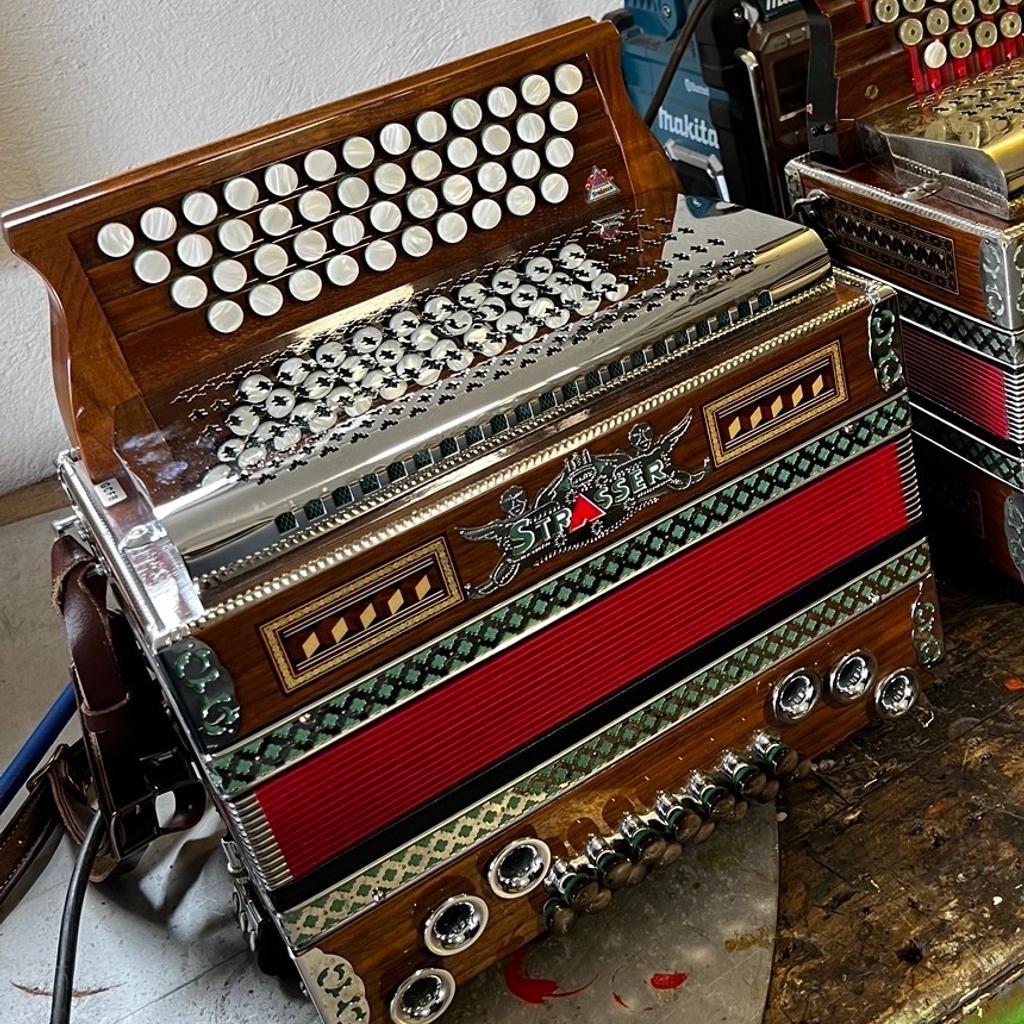 Steirische Harmonika Strasser Professional in 9585 Finkenstein am ...