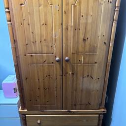 Brown pinewood Wardrobe
Good condition
Mirror inside on both doors
£90
07933406965