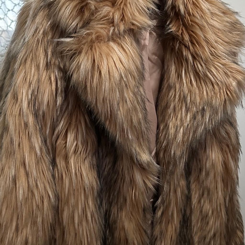 A luxury piece that I absolutely love. The fur feels very well made. Selling it because I no long have space in my wardrobe. Feel free to contact. Collection only.