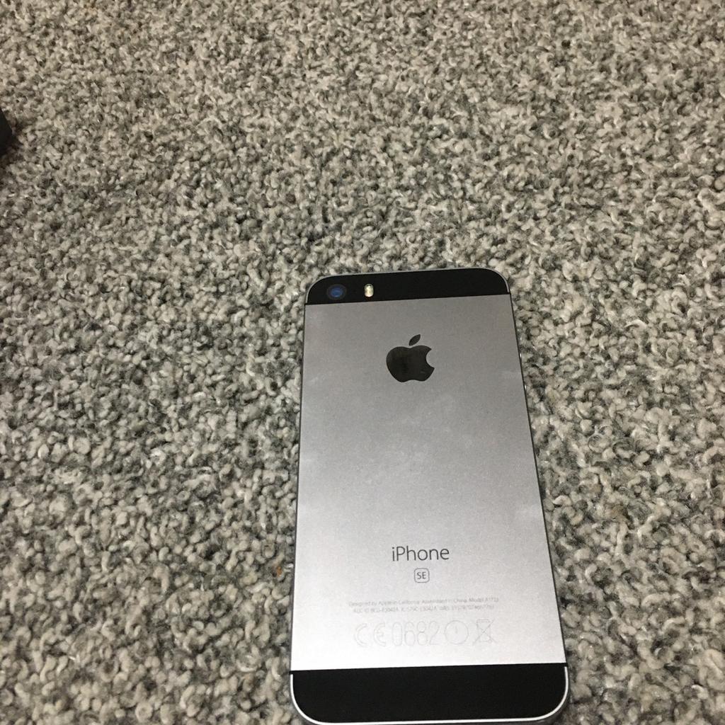 1st gen iPhone SE with silver back. 64gb memory. No marks or scratches. Battery health 98%. Comes with charging lead and plug.