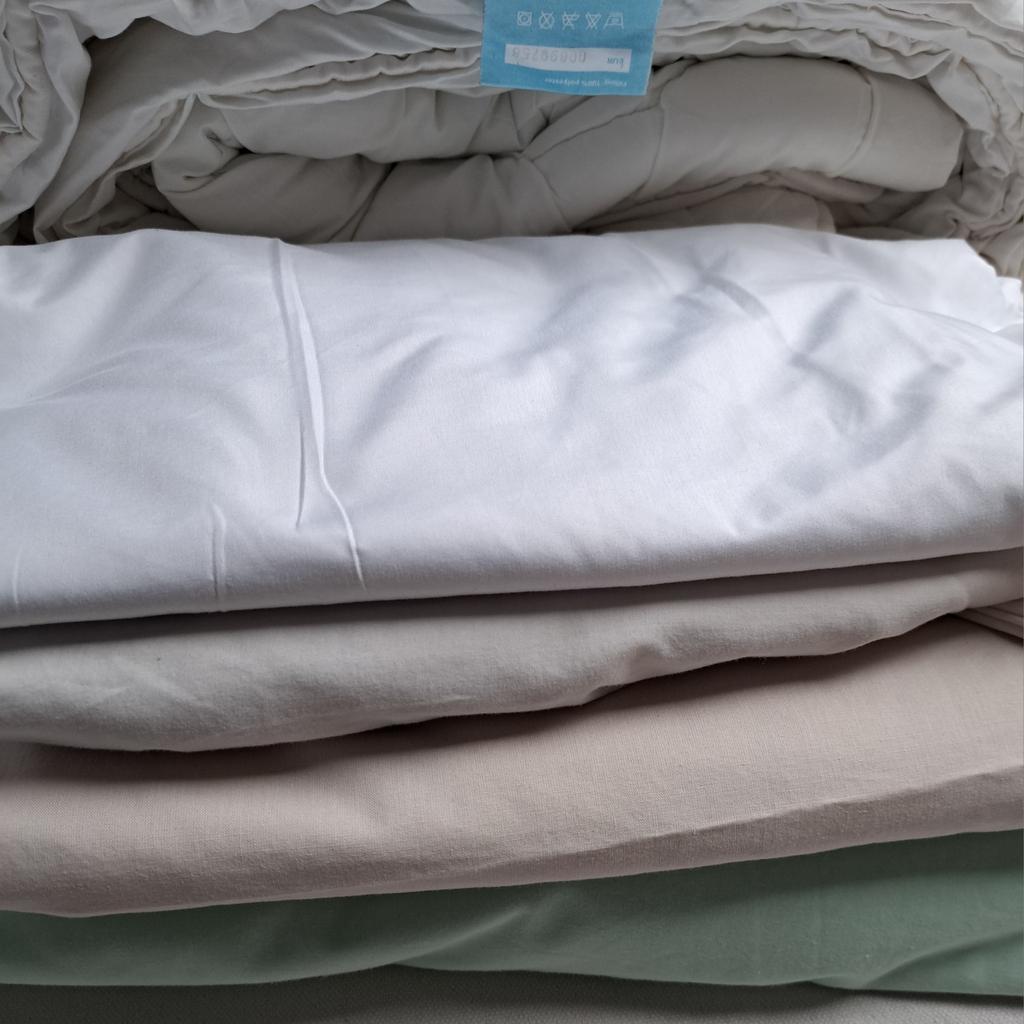 Single beddings: 1 duvet, 1 duvet cover, 1 mattress protector, 1 fitted sheet & 2 base sheets, and 2 pillows (optional). All these items are in very good condition. Good quality items. All is washed cleaned and from a very clean home. Collection Only .