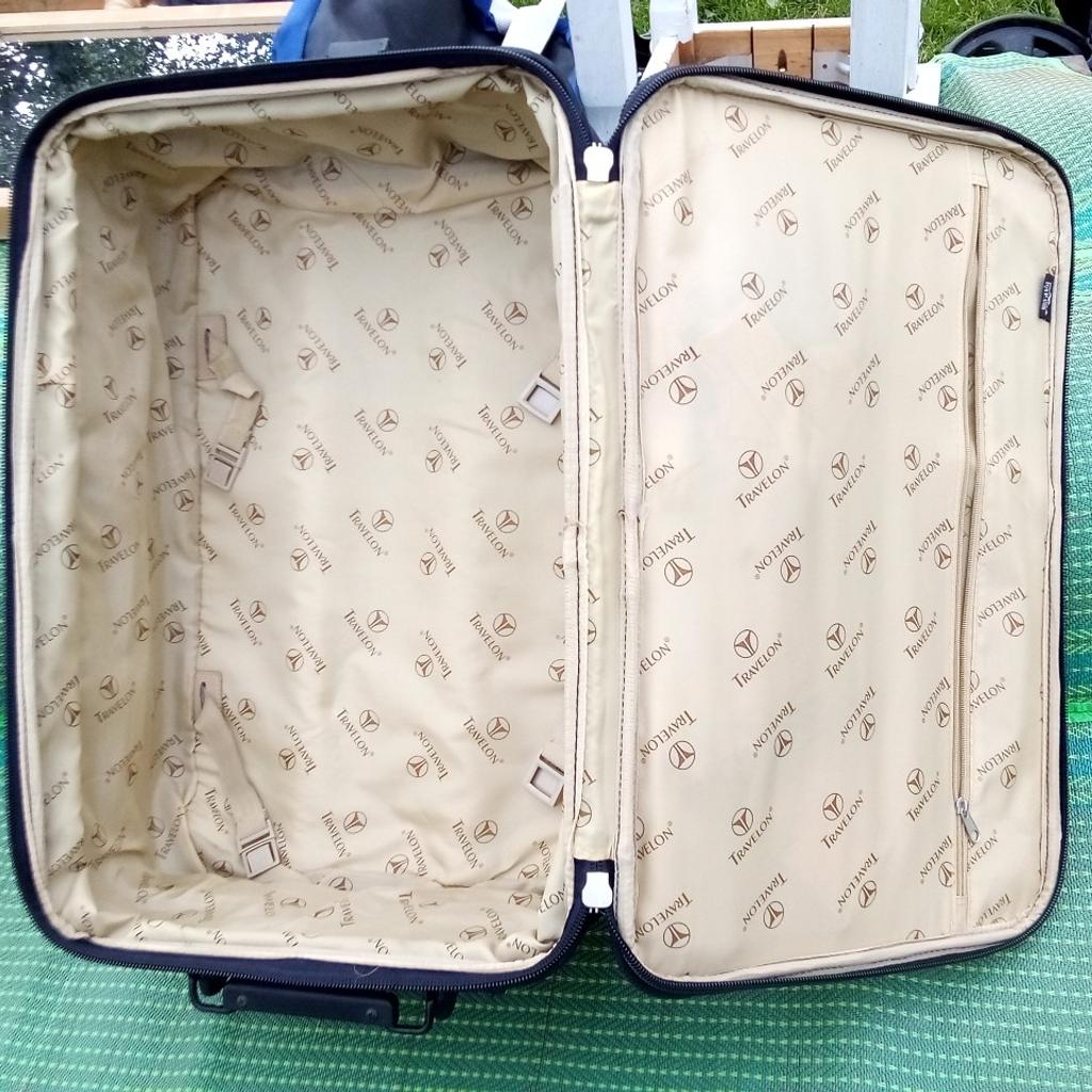 TravelOn Cabin bag.

Dimensions H560W35D26cm
New case but never used as you can see from the wheels.

Local collection preferred or can be posted out at extra costs.