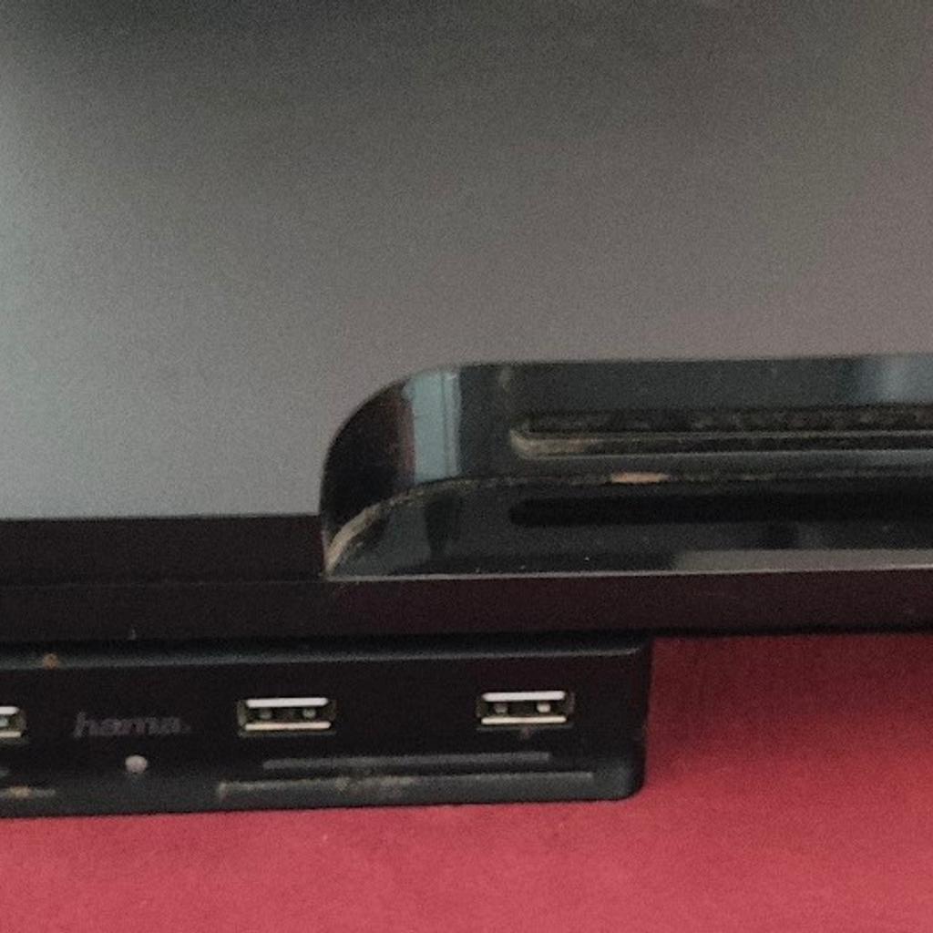 Verkaufe eine schwarze Playstation 3 mit 320GB, mit 2 Kontrollern sowie 2 Mikrofonen für SingStar, 5 Spiele gibt's auch noch dazu, siehe Fotos, es ist alles in einwandfreiem Zustand, sehr gepflegt und wenig bespielt, alle Anschlusskabel vorhanden also komplett sogar mit Original Karton.
Da Privatverkauf keine Garantie und Rücknahme