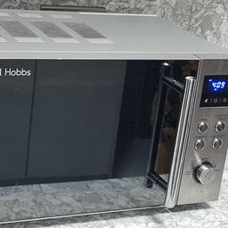 Russell hobs microwave 700W 17L silver grey 

in good condition 

has little rust under the plate 

doesn't affect the performance 

Blackburn bb21pq