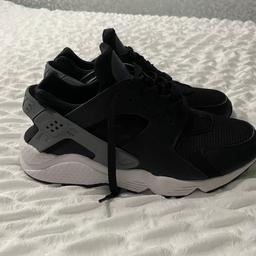 Nike Huaraches Mens size 7
Like brand new cost £70 in the sale at JD and my son has only worn them once on holiday
Grab a bargain, no offers and collection only from DY8