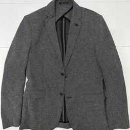 Grey Zara Man blazer, only worn a few times, but still in very good condition - please refer to images. European size 50, which comes to 40R in the UK.
From smoke and pet free home.