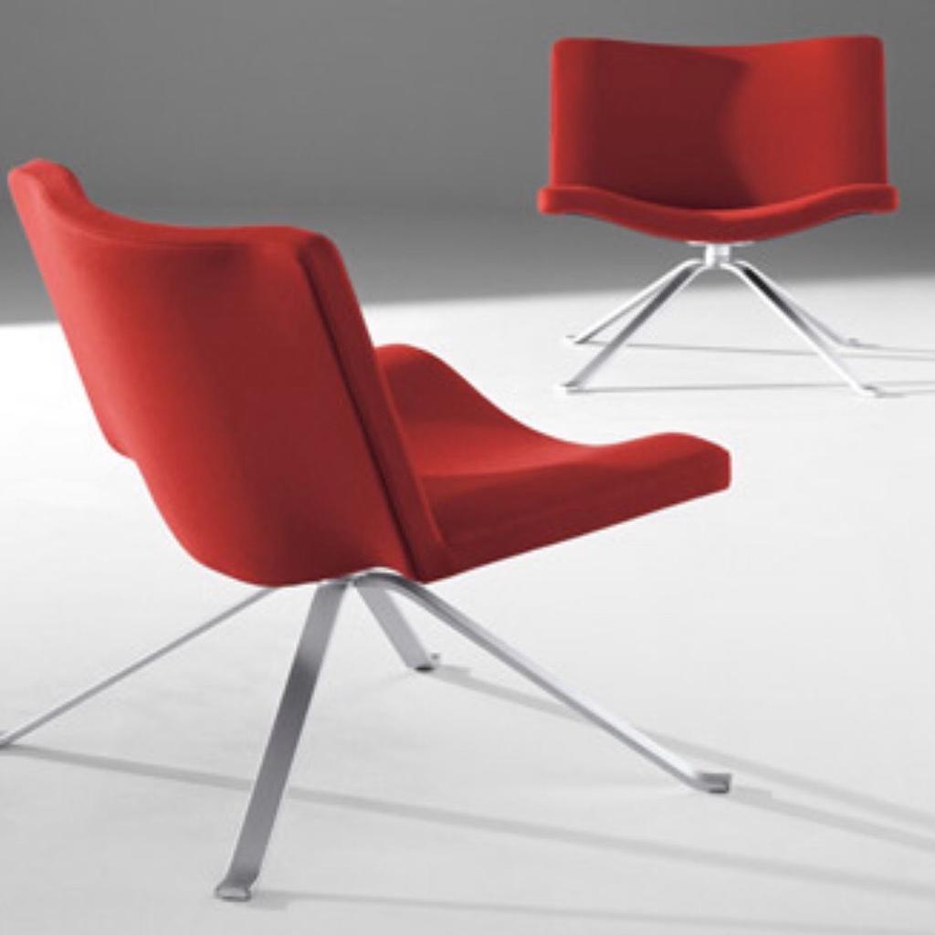 Tonon Sessel designed von Peter Maly.
Designersessel wegen Neueinrichtung zu verkaufen.

Drehsessel
Diese Sessel werden normalerweise in Designauktionen verkauft.

Da uns das zu mühsam ist, geben wir die Sessel als Schnäppchen her.

Preis pro Sessel.