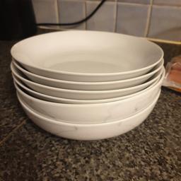 useful for those extra guests coming for partys/ holidays! Used but in good condition large bowls for pasta . 2 of them are a bit bigger and deeper can be also used for serving. marble effect design. no stains.

Smoke free home.
Collection please.
Thanks for viewing. :-)