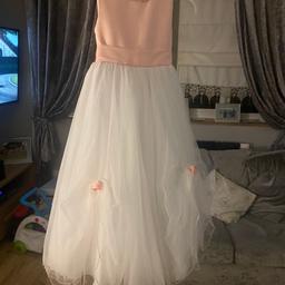 Beautiful dress. Worn once at a wedding. Some damage to the bottom of the dress but not visible when on due to the net covering.

My daughter wore this when she was 9years says 116cm 46”
