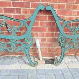 Here we a have a  pair of  garden cast iron bench ends. In great condition but the nuts and bolts are very rusty and one has a crack in it as can be seen in attached pictures. Could do with stripped and painted. Ref.  (#1033)

 Height........ approx  29 inch / 74 cm
 Width........  approx  16 inch / 41 cm

Pick up only, Dy4 area. Cash on collection.