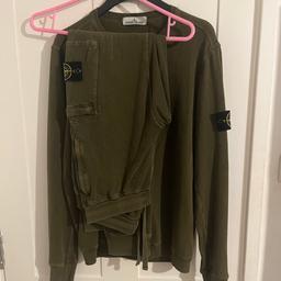 Lovely olive green stone wash
stone island Mens tracksuit , hard to find colour I have had it since new , only worn a few times excellent condition

The tracksuit bottoms are a size small

And the jumper is a size medium (fits a small)

Pockets all have zips and are both 100% authentic

These tracksuits are around £600 new