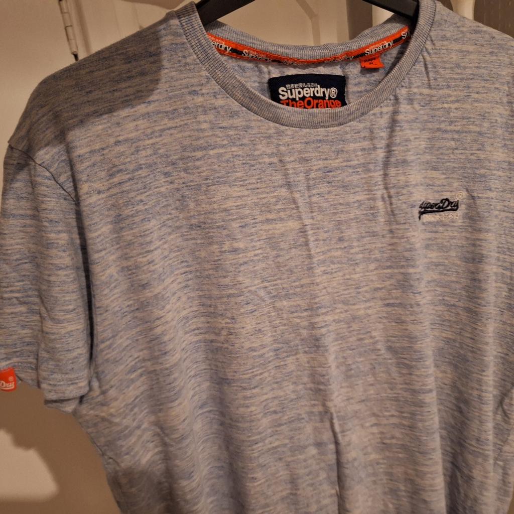 superdry grey tshirt size large on label but definitely more sm